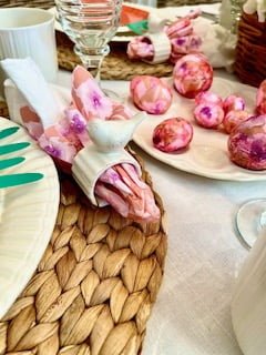 Table setting with easter eggs