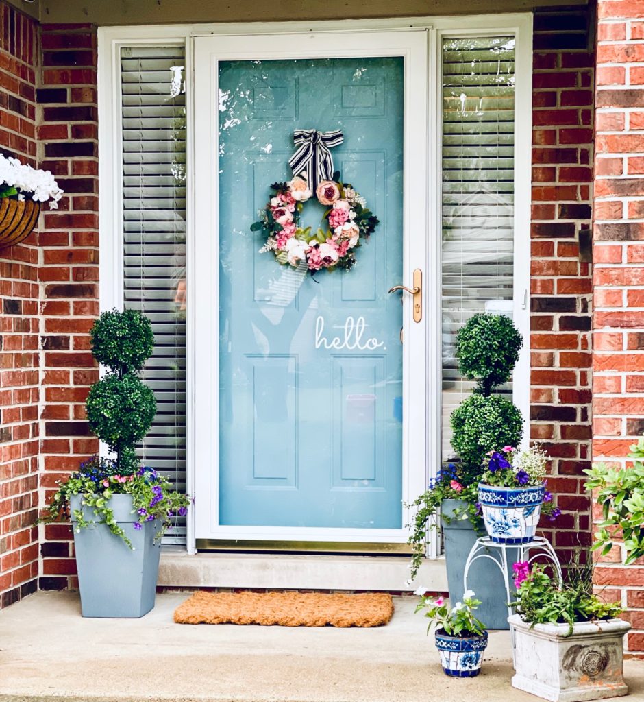 How To Do A Quick Front Porch Makeover with simple items