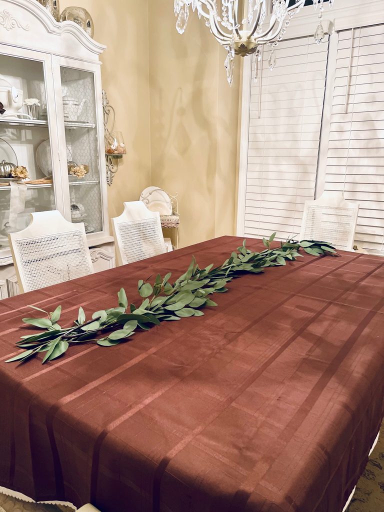 How Tp create a fall friends giving table scape