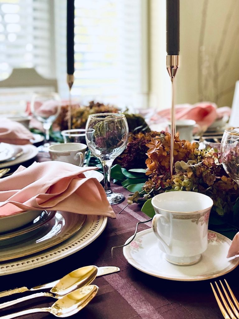 Budget fall table scape using different colors 
