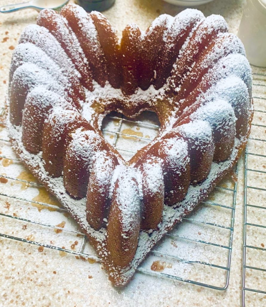 Adding powder sugar to the heart cake