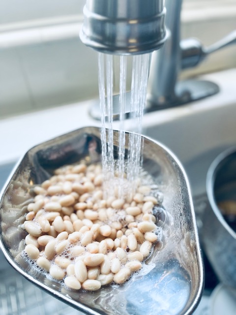 Rinsing beans