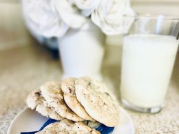 Picture of easy gluten free cookies on a plate