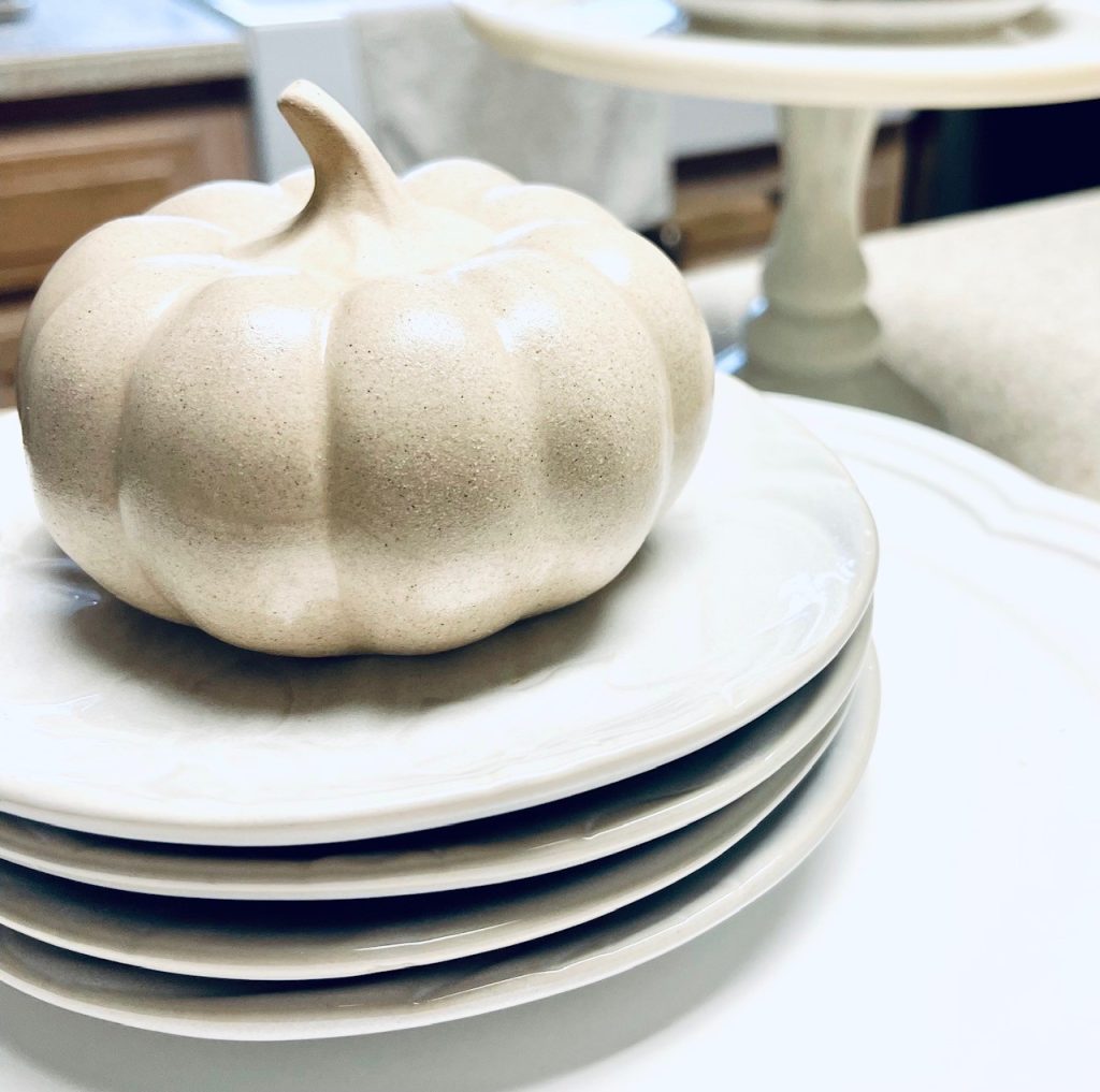 Simple Kitchen fall decorating 