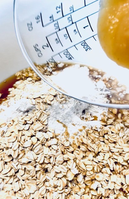 Flour mixture with the wet ingredients 