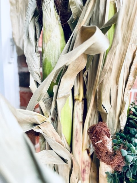 Placing a corn husk on the small porch