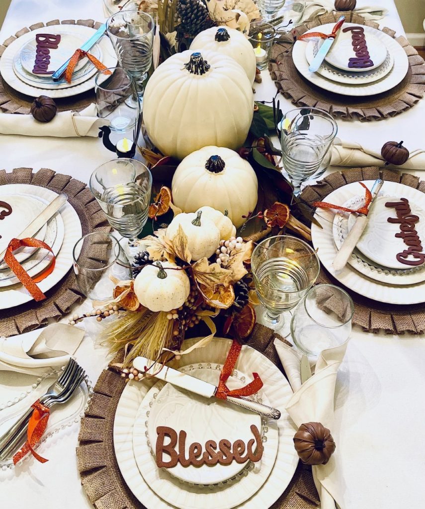 The finished thanksgiving table scape with the 10 ideas 10 Simple And Elegant Thanksgiving Table Ideas