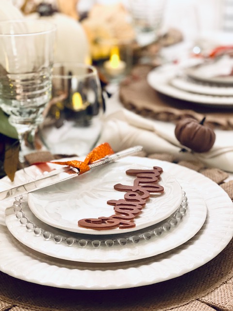 Table setting 10 Simple And Elegant Thanksgiving Table Ideas