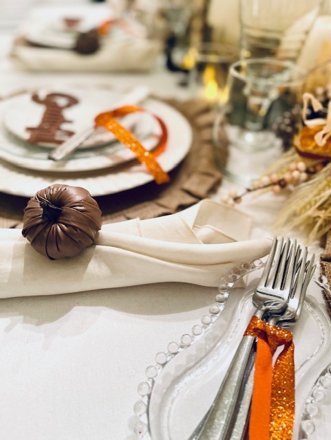 Silverware tied with ribbon for the table 10 Simple And Elegant Thanksgiving Table Ideas scape
