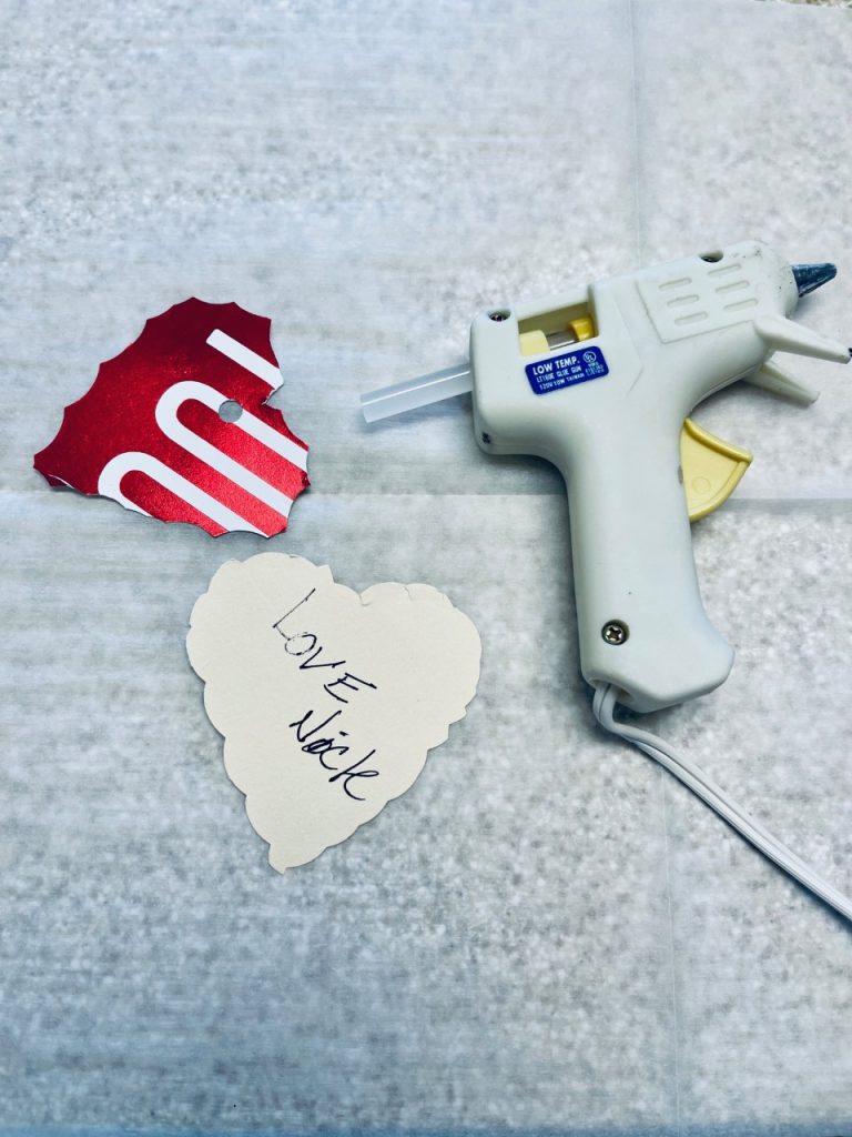How to create the most special Valentine Garland, using a glue gun