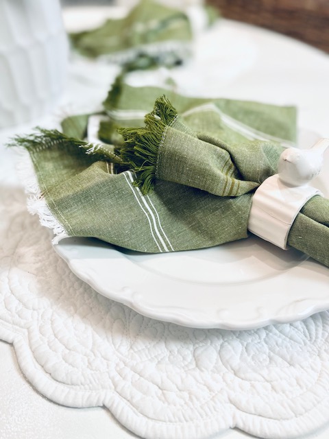 How To Set A Simple Spring Table Scape using bird napkin rings