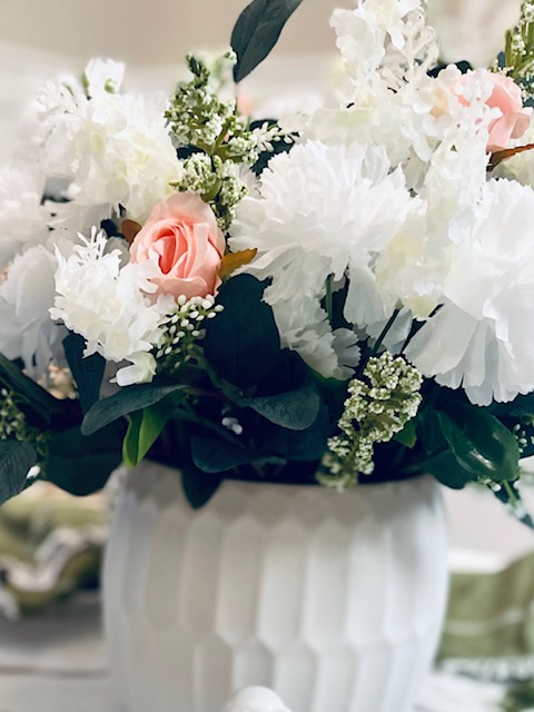 How To Set A Simple Spring Table Scape with a pretty florals 