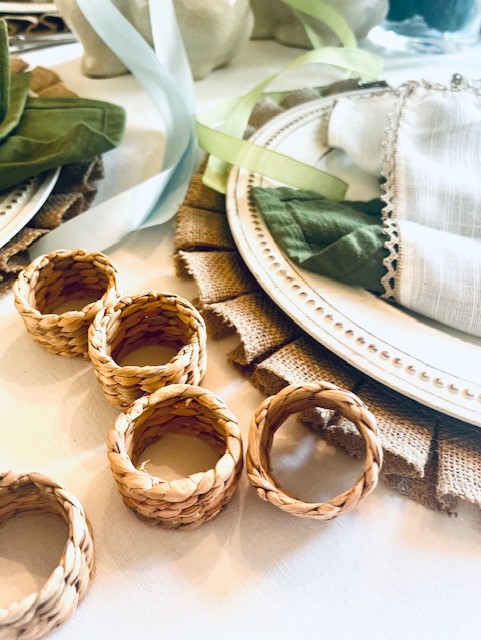 A Very Simple Easter Table Scape using napkin rings