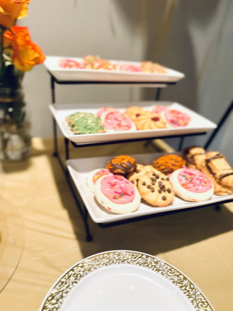 Ideas for a Simple Inexpensive Engagement Party with Bakey Cookies