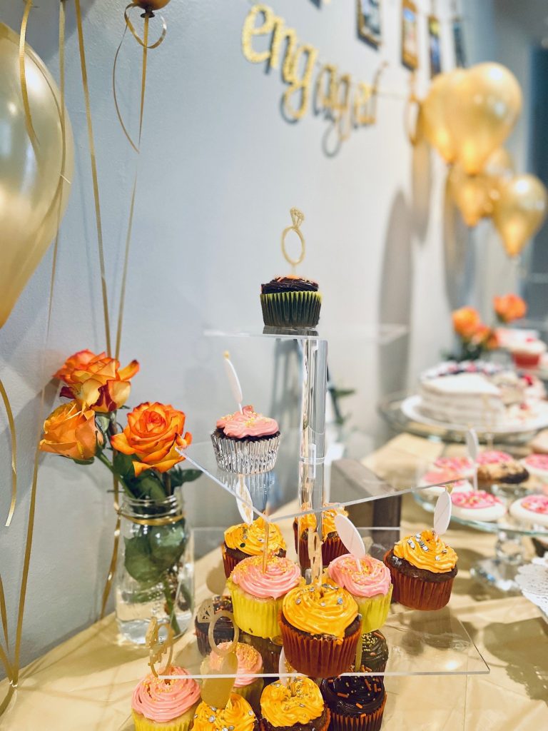 Ideas for a Simple Inexpensive Engagement Party with cupcakes