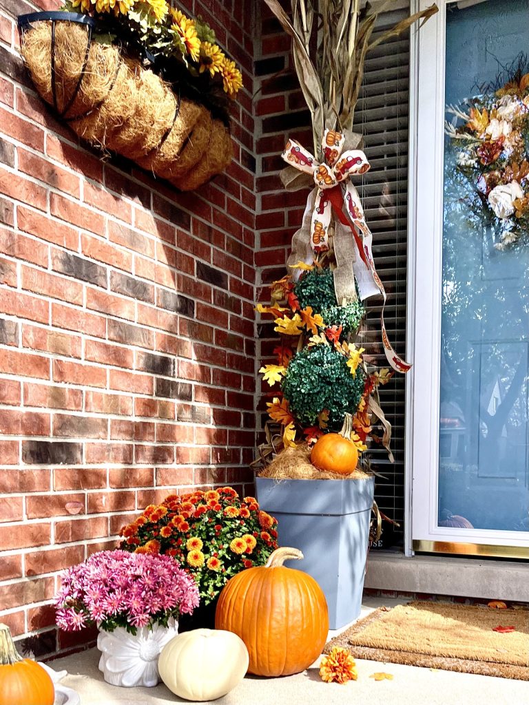 7 Inexpensive Fall Decorating Ideas porch decorating
