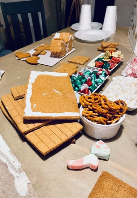 The Easiest Way To Make A Gingerbread House - Exquisitely Unremarkable